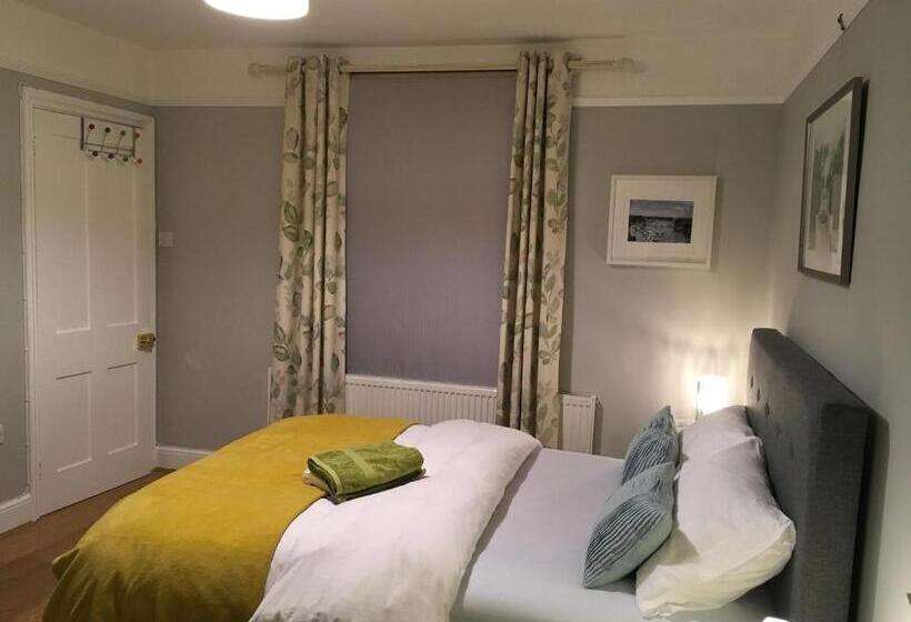 ベッドアンドブレックファースト Tranquil, Luxurious Double Bedroom, En Suite, Cosy Private Lounge, Woodburner & Your Own Front Door