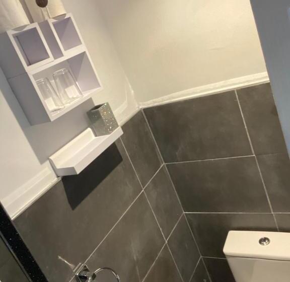 ベッドアンドブレックファースト Wisteria House Perfect For Contractors & Business