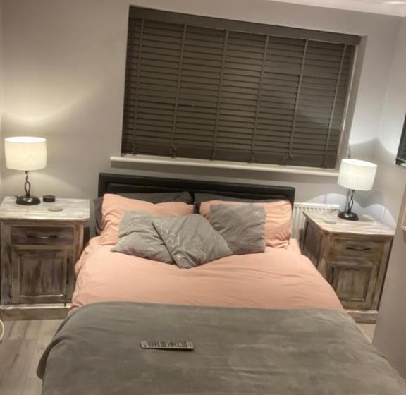 ベッドアンドブレックファースト Wisteria House Perfect For Contractors & Business