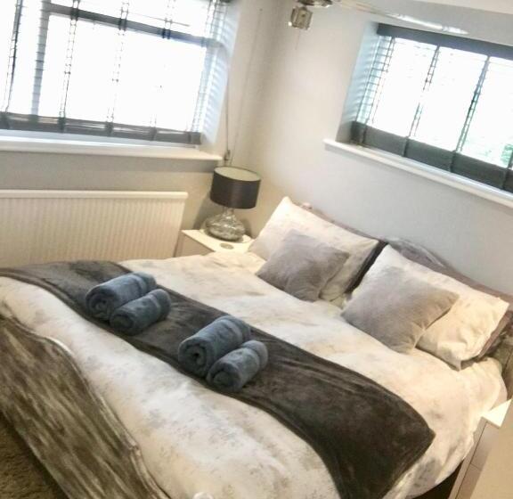 ベッドアンドブレックファースト Wisteria House Perfect For Contractors & Business