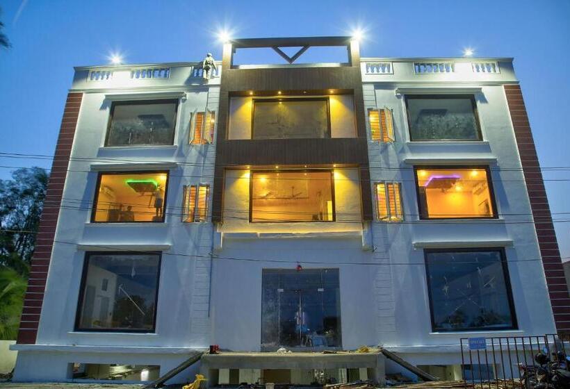 ホテル Collection O Joliday Inn