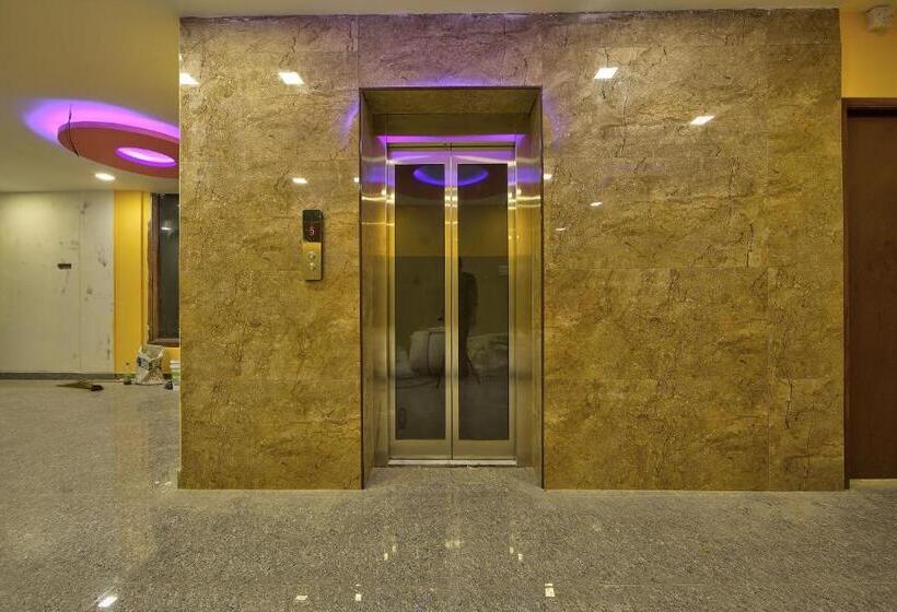 ホテル Collection O Joliday Inn