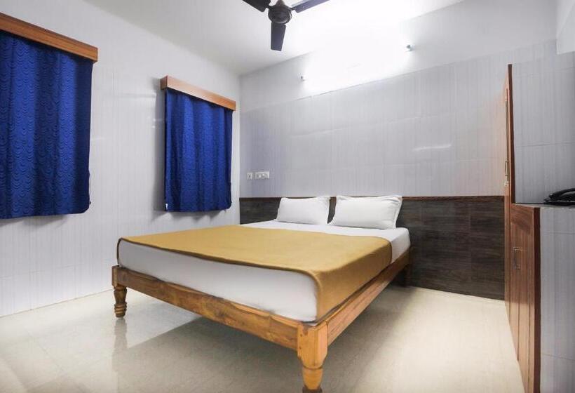 فندق Oyo 61145 Jks Deluxe Lodge