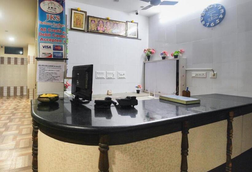 فندق Oyo 61145 Jks Deluxe Lodge