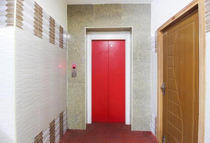 فندق Oyo 61145 Jks Deluxe Lodge