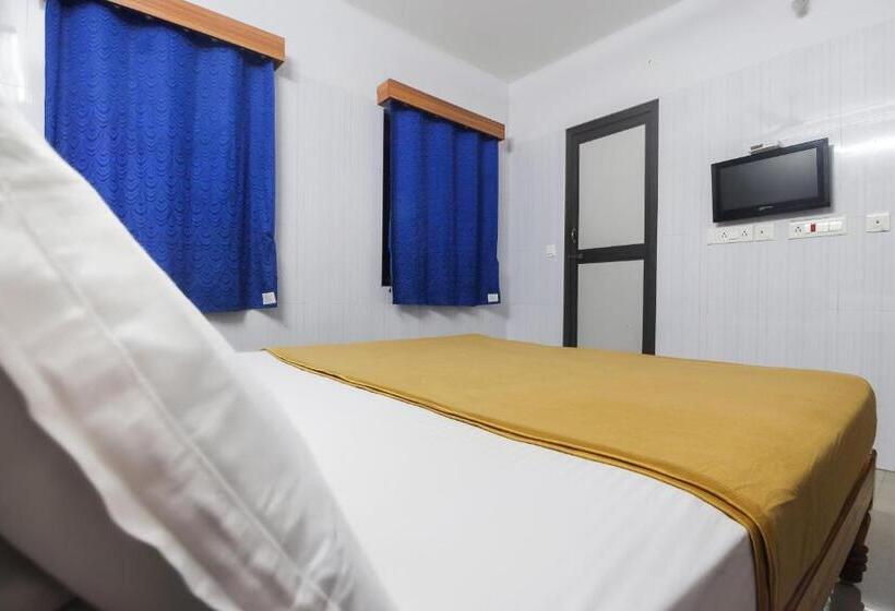 فندق Oyo 61145 Jks Deluxe Lodge