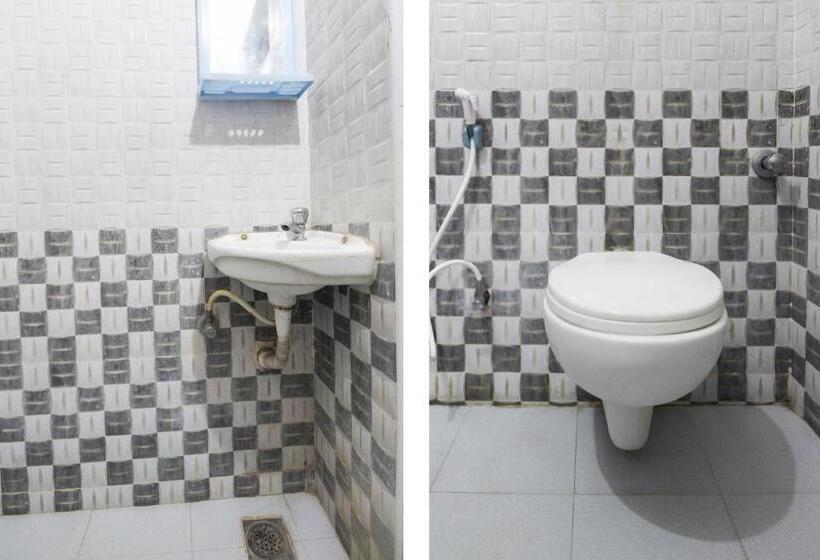 فندق Oyo 61145 Jks Deluxe Lodge