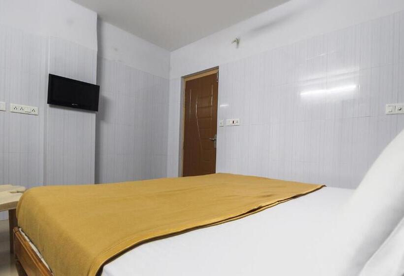 فندق Oyo 61145 Jks Deluxe Lodge