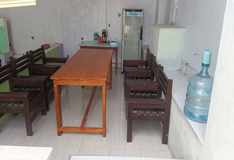 هتل Oyo 93359 Kawi Homestay