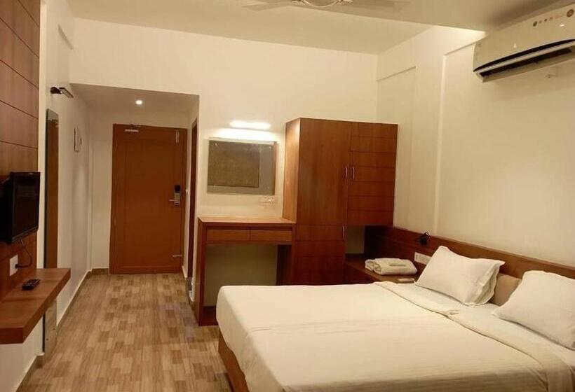 فندق Queens Tourist Home