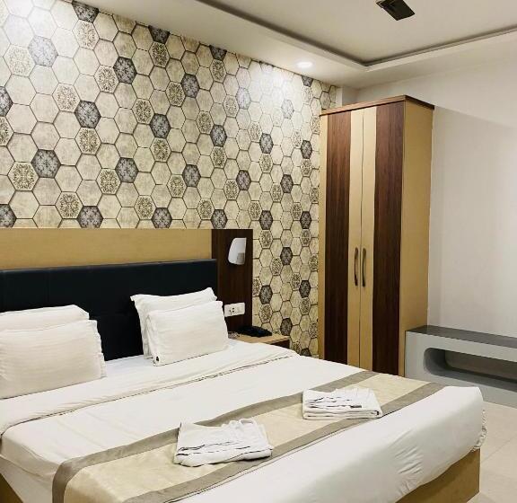 هتل Saayein Residency