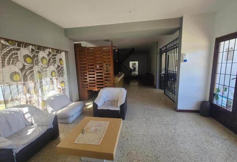 בית מלון כפרי Sayonara