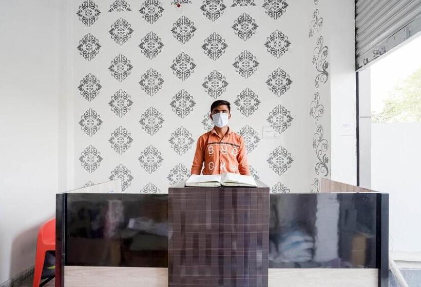 酒店 Spot On Trishan Rooms