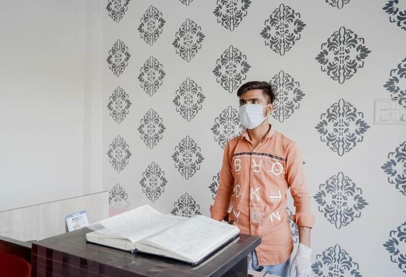 Отель Spot On Trishan Rooms