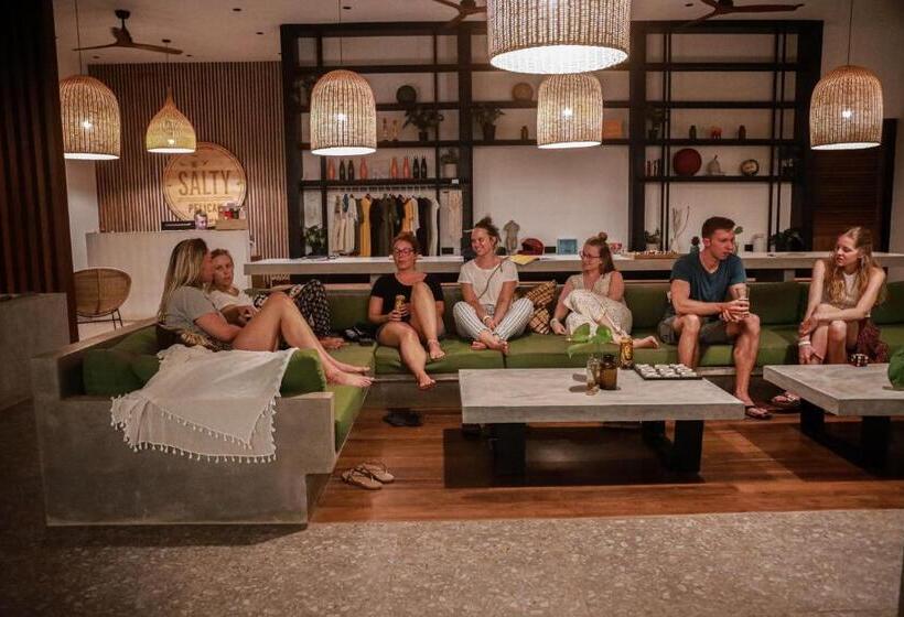 Отель The Salty Pelican Yoga & Surf Retreat