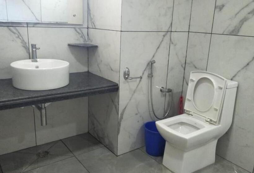 هتل The White House