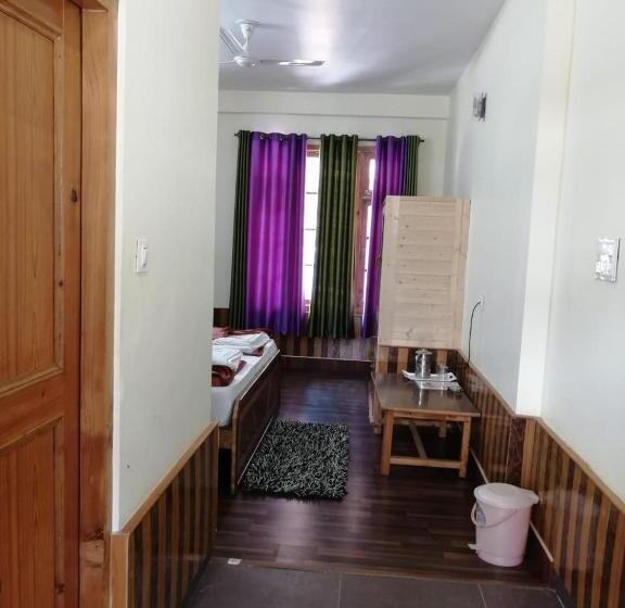 هتل The White House