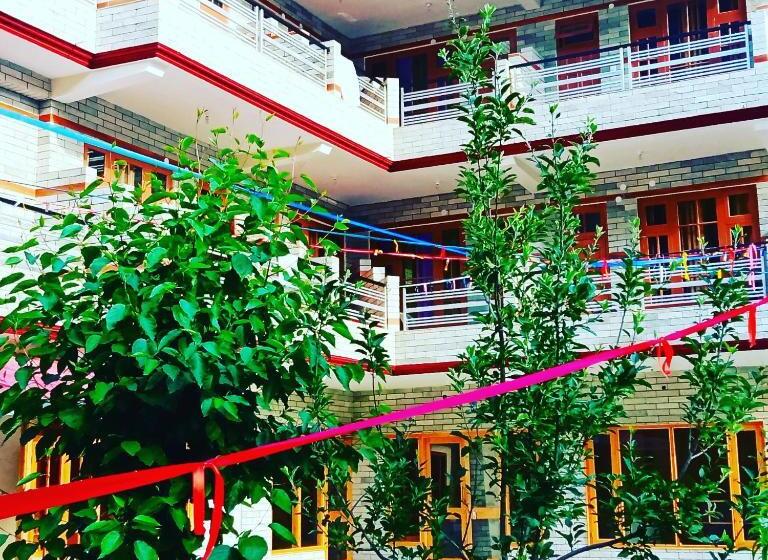 هتل The White House