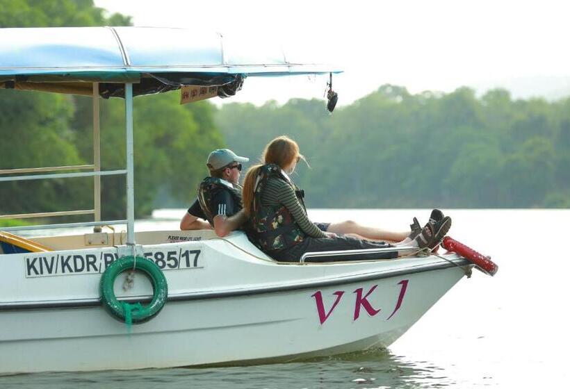 ホテル Vkj International Kuttampuzha