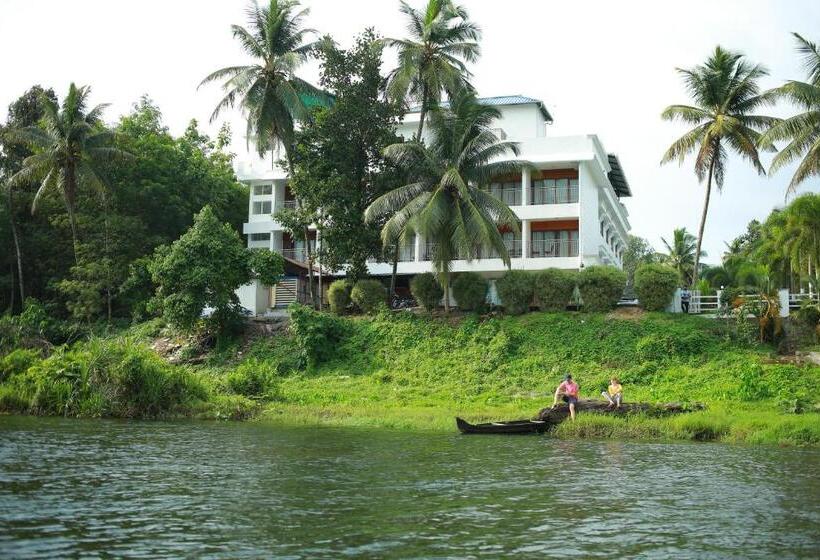 ホテル Vkj International Kuttampuzha