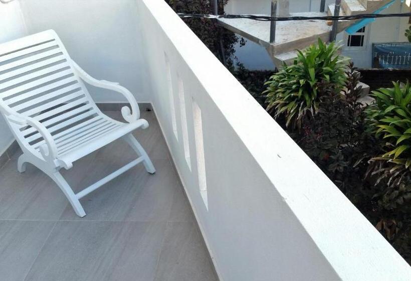 Mountain Wave Hotel And Surfshop