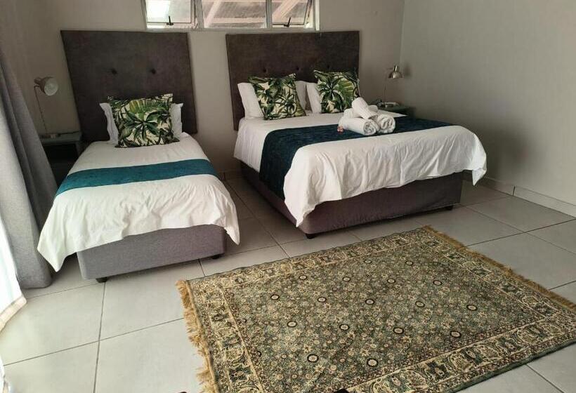 פנסיון Big Tree Guesthouse Brits