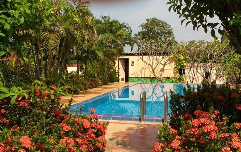 Pensão Bungalow 36 M2 Sur Terrain 400m2 Avec Piscine Privée A 12km De Ban Dung