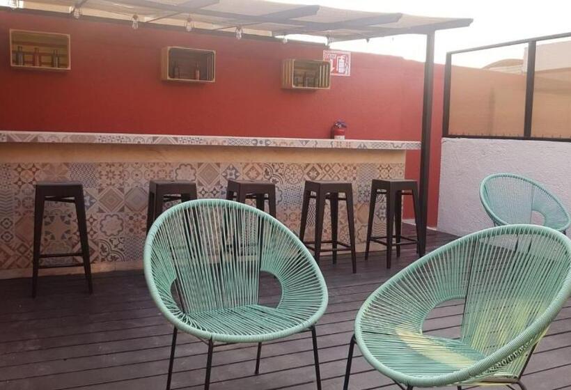 پانسیون Casa Hostal Family Inn