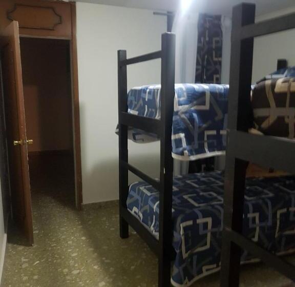 پانسیون Casa Hostal Family Inn