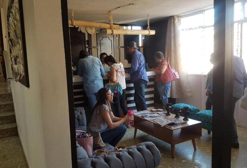 پانسیون Casa Hostal Family Inn