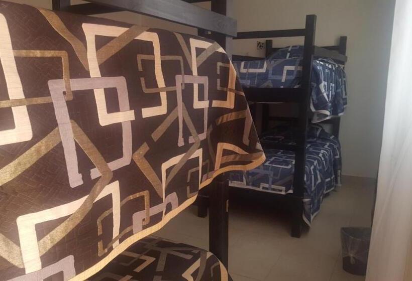 پانسیون Casa Hostal Family Inn