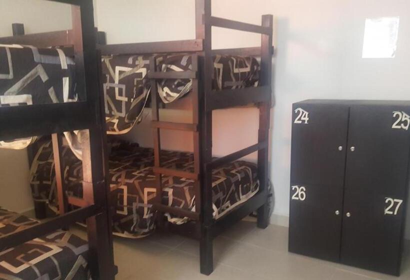 پانسیون Casa Hostal Family Inn