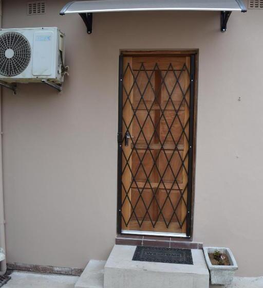 פנסיון Clycherco Self Catering