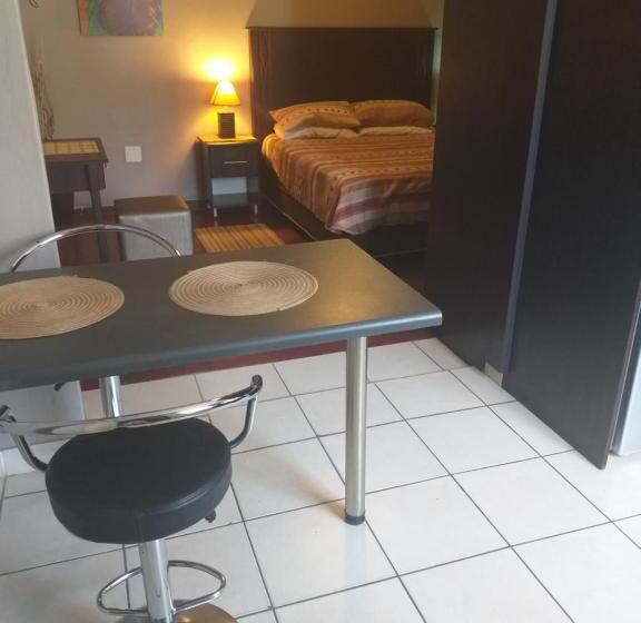 פנסיון Clycherco Self Catering