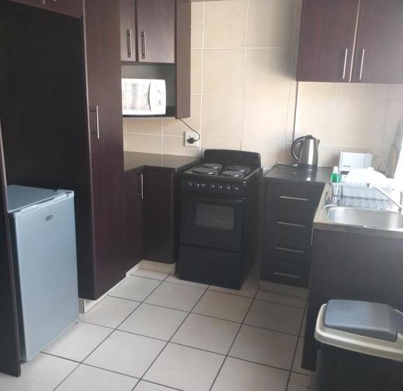 פנסיון Clycherco Self Catering