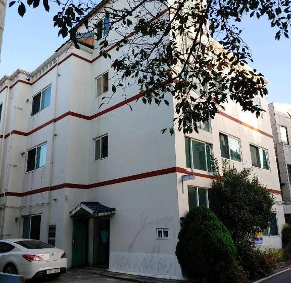 פנסיון Gimhae Guest House