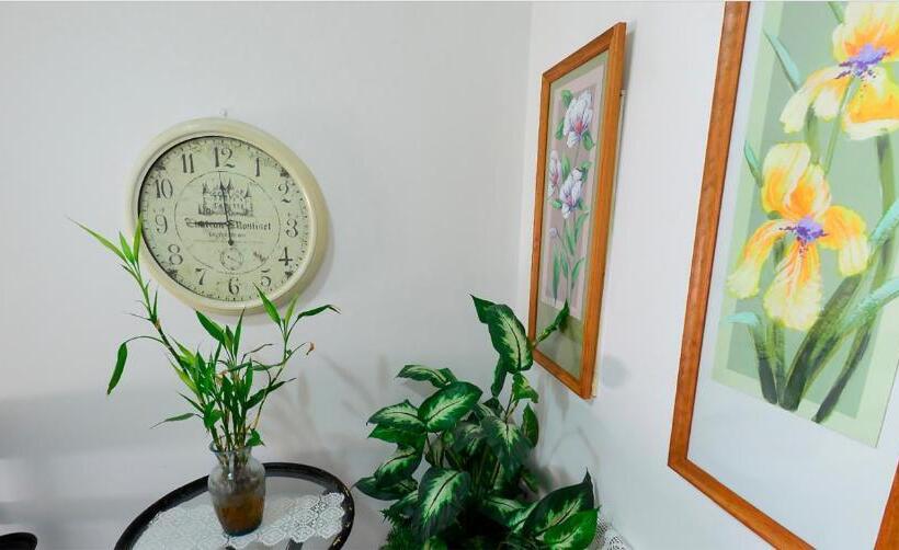 پانسیون Hostal Bar Stop