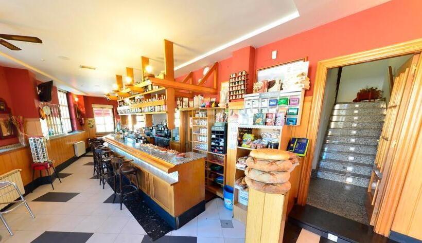 پانسیون Hostal Bar Stop