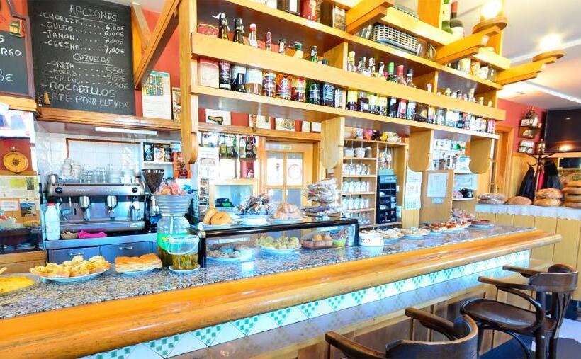 پانسیون Hostal Bar Stop