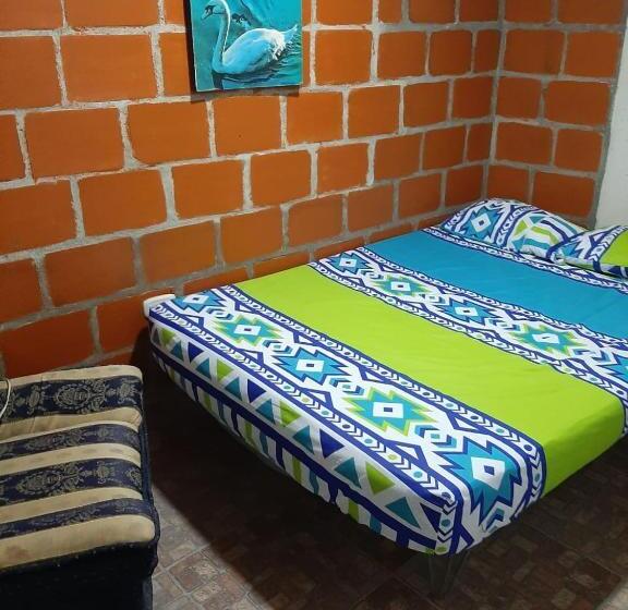 פנסיון Hostal Villa Aurora