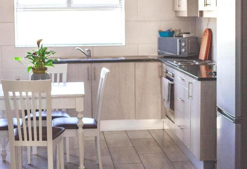 بنسيون Julinas Guesthouse