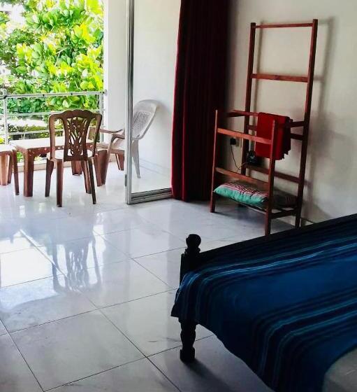 פנסיון Mahida Gust House