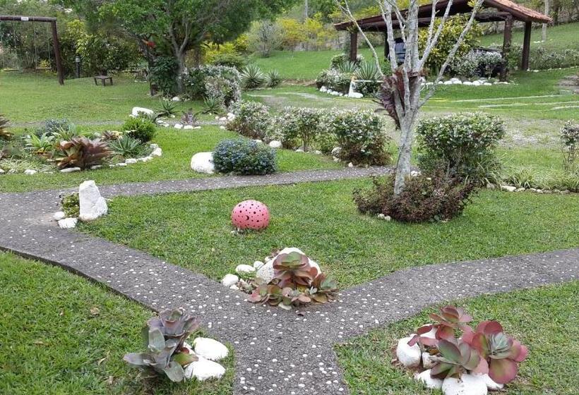 پانسیون Residencial Emery Village