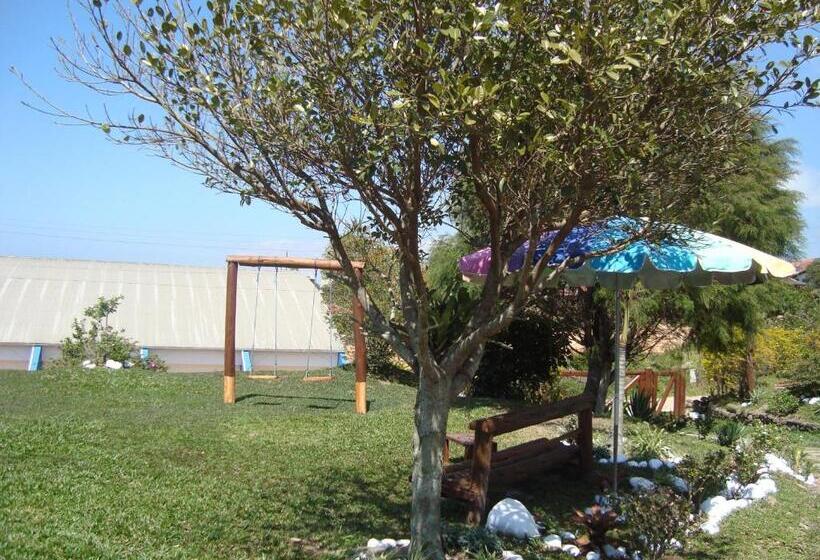 پانسیون Residencial Emery Village