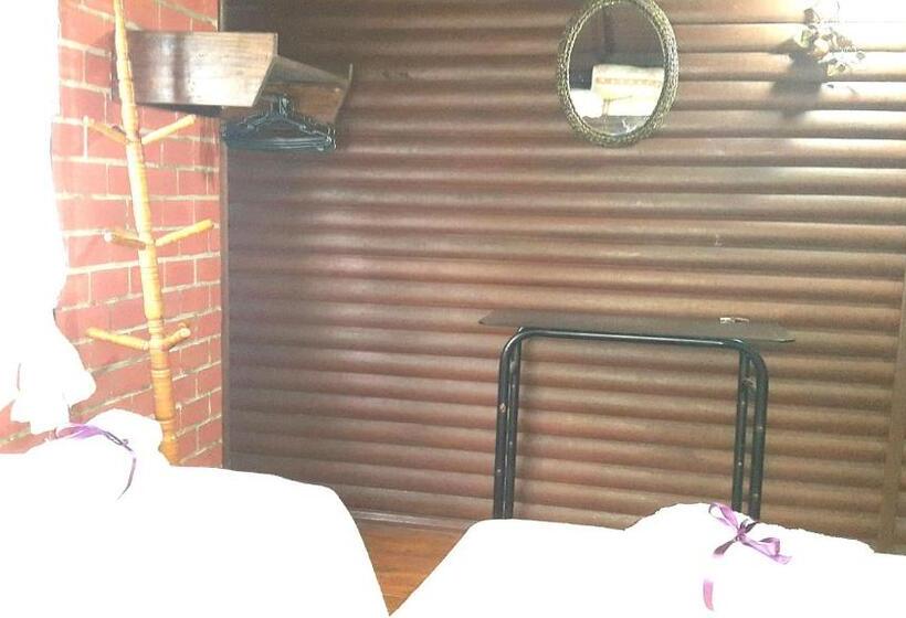 پانسیون Residencial Emery Village