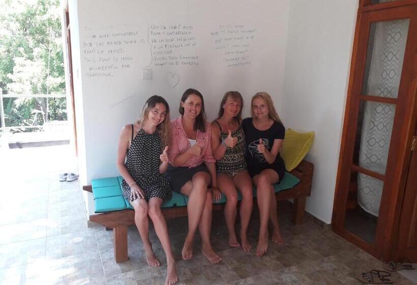 Пансион Rivi Sanda Villa & Apartment Hikkaduwa