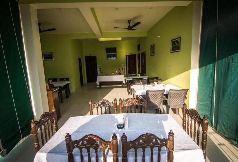 بنسيون Sanctuary Tourist Lodge