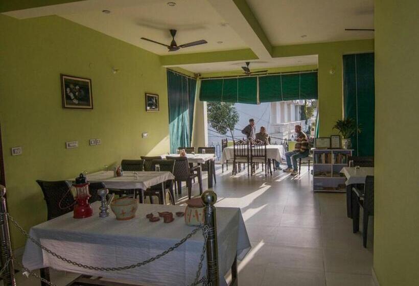 بنسيون Sanctuary Tourist Lodge