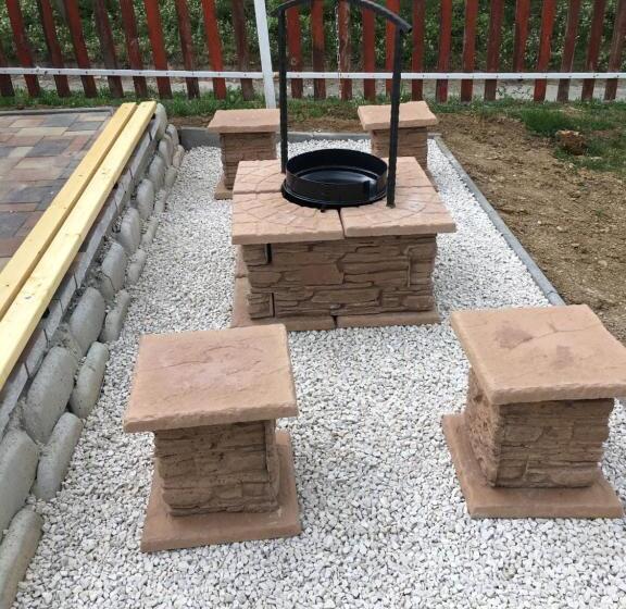 ペンション Sárvári Vendégház Pécs,hosszúhetény