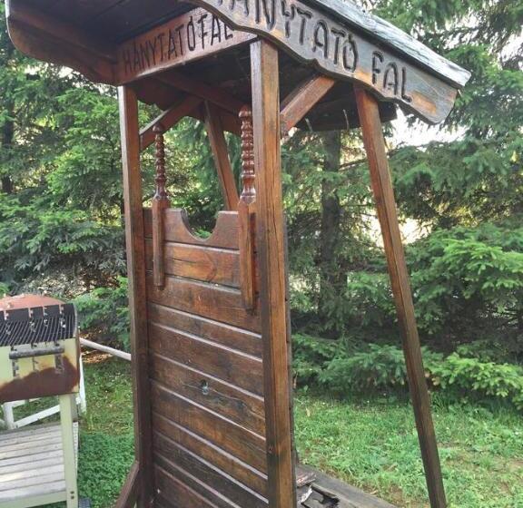 ペンション Sárvári Vendégház Pécs,hosszúhetény